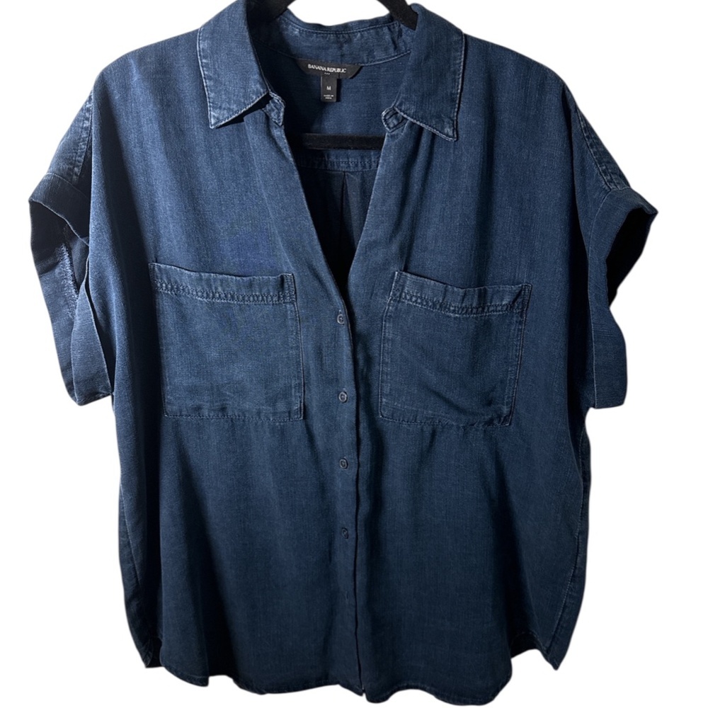 Banana Republic Soft Tencel Chambray Button-Up Shirt – Size Medium